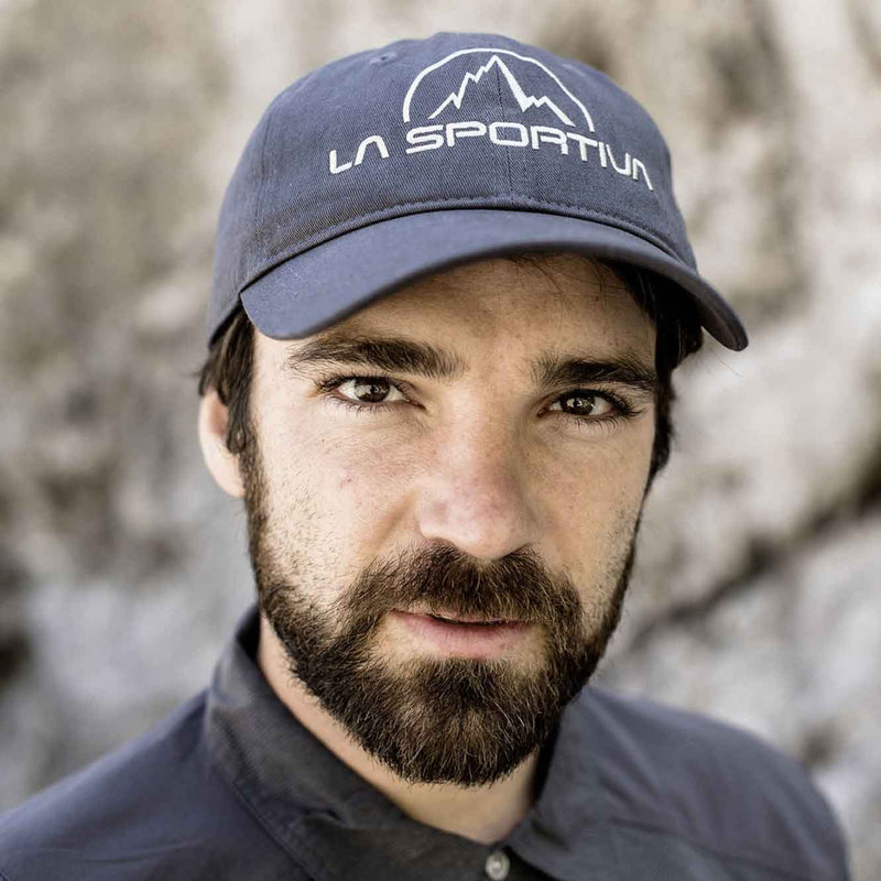 Load image into Gallery viewer, la sportiva hike cap carbon on model
