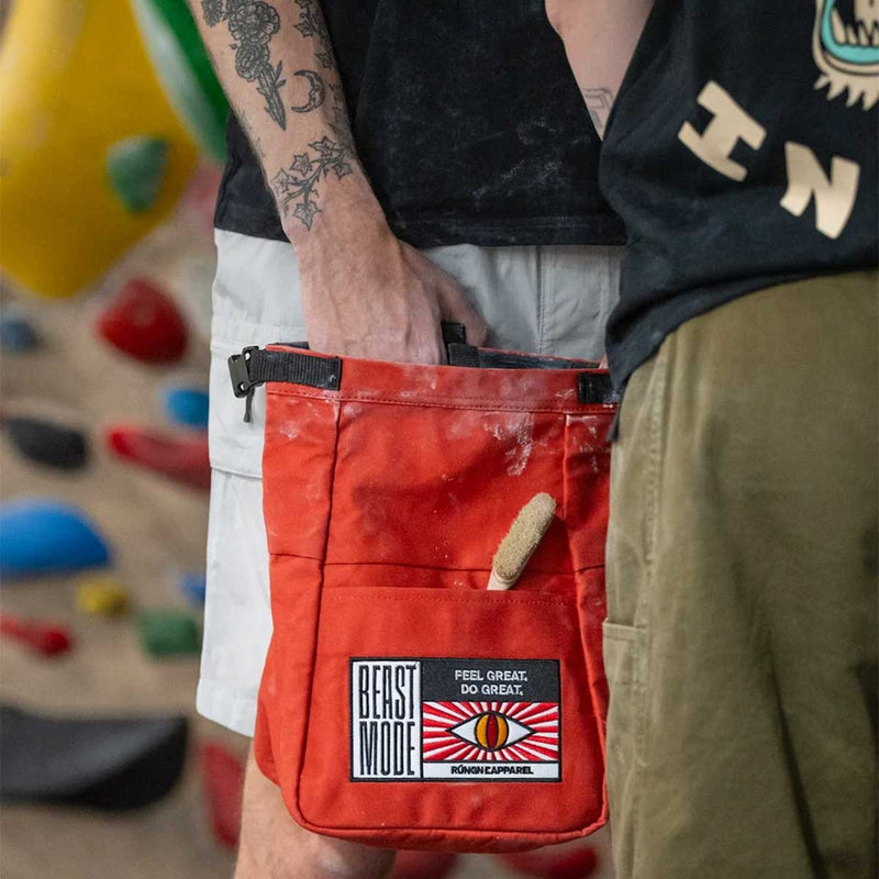 Load image into Gallery viewer, Rungne Chalk Bucket Beast Mode - Boulder Bucket
