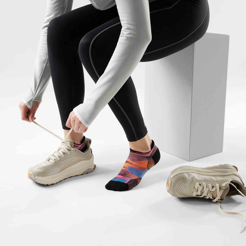 Load image into Gallery viewer, Smartwool Run Targeted Cushion Low Ankle Socks - Wmns
