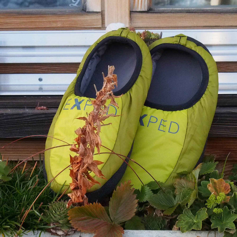 Load image into Gallery viewer, exped insulated camp slipper green cool arty shot
